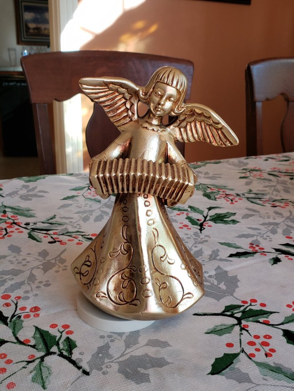 VINTAGE GOLDEN ANGEL MUSIC BOX SILENT NIGHT REVOLVES